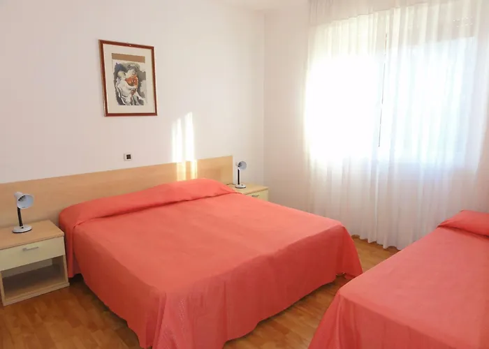 Ground Floor Flat Just 300mt From The 아파트 *